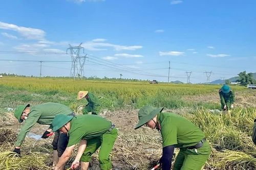 Lan tỏa phong trào thi đua 'Ba nhất' trong Công an xã Vạn An