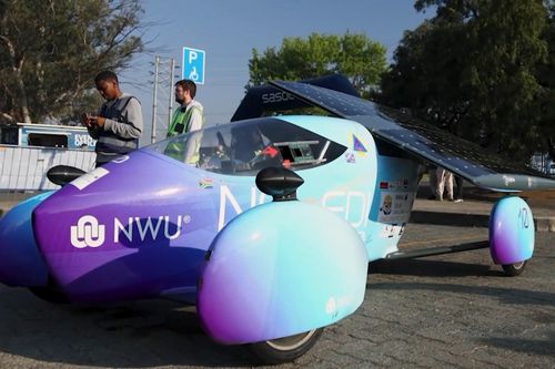 Xe năng lượng mặt trời thử sức trên hành trình 2.500 km
