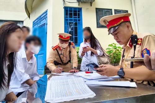 Hà Nội xử lý gần 1.800 trường hợp học sinh vi phạm giao thông trong nửa tháng