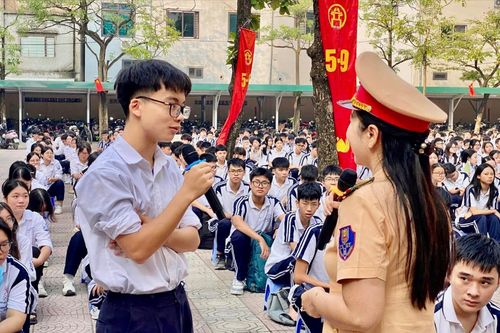 Công an Hà Nội lan tỏa văn hóa giao thông an toàn