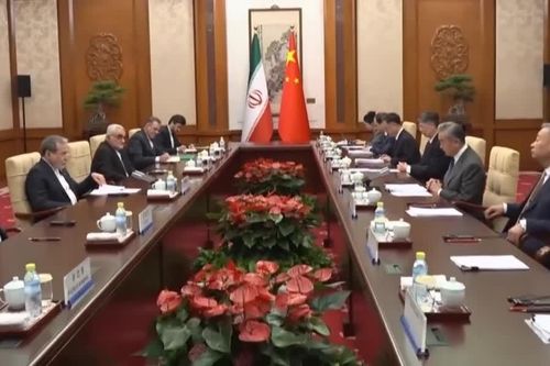 Trung Quốc đề nghị Iran kiềm chế Houthi giữa căng thẳng biển Đỏ