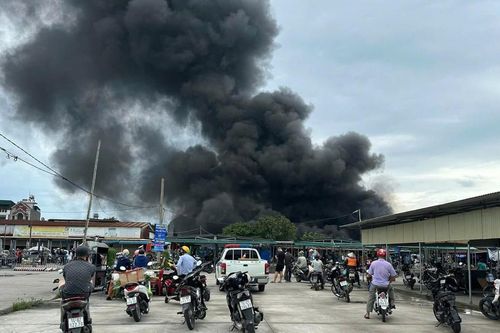 Chợ Kim Sơn, Mạo Khê, Quảng Ninh cháy lớn, rất may không có thiệt hại về người