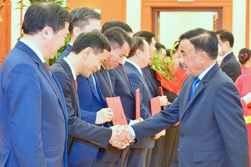 Bộ Chính trị điều động 6 Ủy viên Trung ương Đảng đến vị trí công tác mới