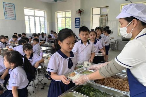 Hà Nội thành lập 4 đoàn kiểm tra đột xuất bữa ăn bán trú