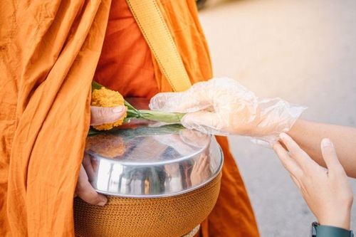 Phân biệt cúng dường