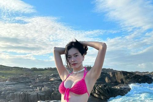 Mỹ nhân Việt da trắng mịn tựa sương mai, U30 diện bikini đẹp tựa nữ thần