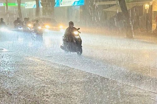 Mưa to 'trắng trời' bao giờ mới dứt? Diễn biến những ngày tới có gì đáng chú ý?