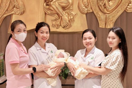Thai phụ 19 tuổi xin bác sĩ mở nhạc Doremon khi can thiệp cứu song thai