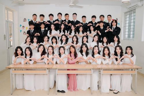 Lớp học có thủ khoa D01 toàn quốc, 32 em điểm SAT từ 1.500, 30 em IELTS từ 8.0