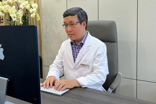 Từng trượt đại học, thi Sinh 5,5 điểm đến hai lần thủ khoa trường Y