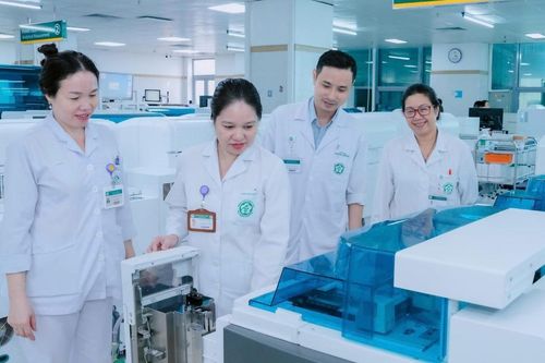 Bệnh viện Bạch Mai rút thời gian trả kết quả xét nghiệm xuống còn 45 phút