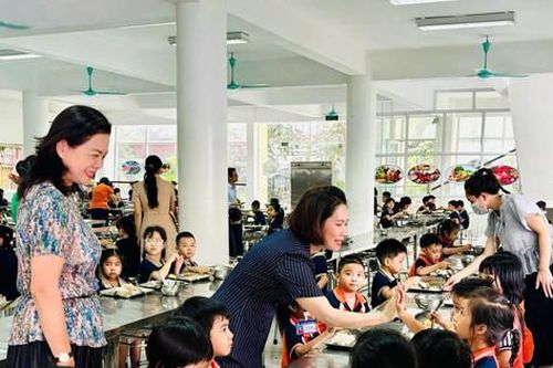 Hà Nội rà soát, chấn chỉnh việc tổ chức bữa ăn bán trú