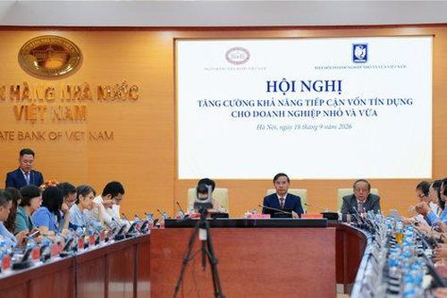 Vốn ngân hàng cho DNNVV: Sau lãi suất là gánh nặng phí, bảo hiểm, hồ sơ