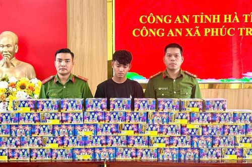 Bị bắt khi vận chuyển pháo để lấy tiền công