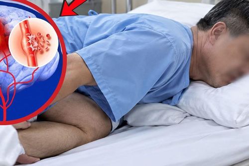 Đang ngủ bất ngờ đột quỵ, người đàn ông thoát chết nhờ biết điều này