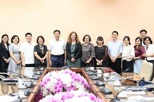 Mở rộng hợp tác để hoàn thiện chính sách, thúc đẩy đổi mới về thiết bị y tế