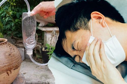 Hút nước từ lu bằng ống thun, người đàn ông nhập viện vì sự cố không ngờ