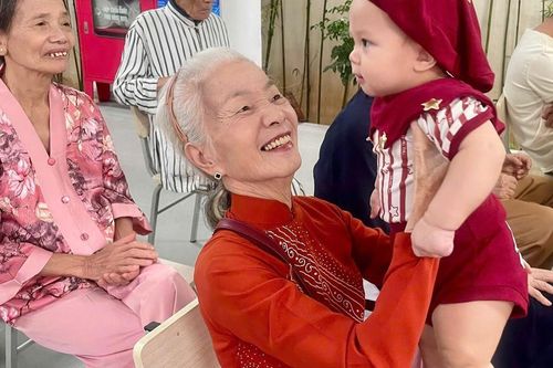 Mô hình chăm sóc sức khỏe người cao tuổi ở Long Biên: Điểm tựa an vui tuổi xế chiều