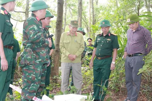 Khảo sát, xác minh thông tin mộ liệt sĩ tập thể tại Bắc đèo Hải Vân