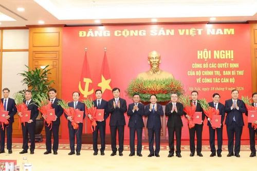 Công bố 12 quyết định của Bộ Chính trị, Ban Bí thư về công tác cán bộ