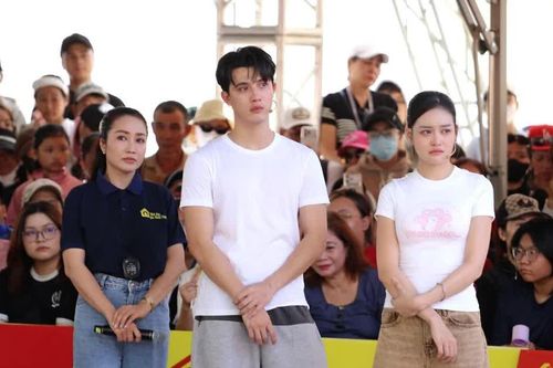 Mái Ấm Gia Đình Việt: Trần Ngọc Vàng khóc nghẹn, cùng FC lan tỏa yêu thương