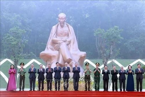 Tổng Bí thư, Chủ tịch nước dự Lễ khánh thành Tượng đài 'Bác Hồ với Ngày hội non sông'