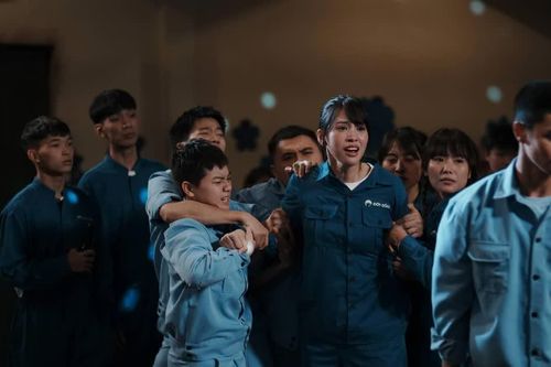 Nguyễn Hùng choáng váng vì cái tát trời giáng của Tiểu Vy trong phim 'Bò sữa bay'