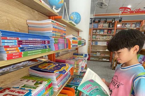 Thủ tướng chỉ đạo huy động mọi nguồn lực cung ứng đủ sách giáo khoa, báo cáo trước 22/9