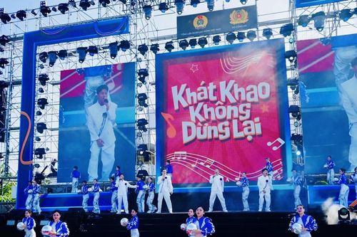 Phó Chủ tịch Cao Xuân Thạo dự ngày hội 'Công nhân kiên quyết nói không với ma túy tại Hải Phòng'