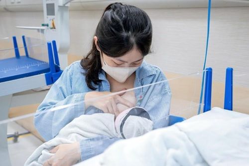 Sinh đủ 2 con trước 35 tuổi được hỗ trợ những gì?