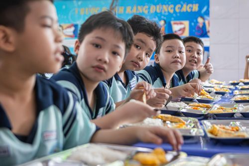 TP.HCM yêu cầu trường công khai hóa đơn thực phẩm, ảnh khay ăn