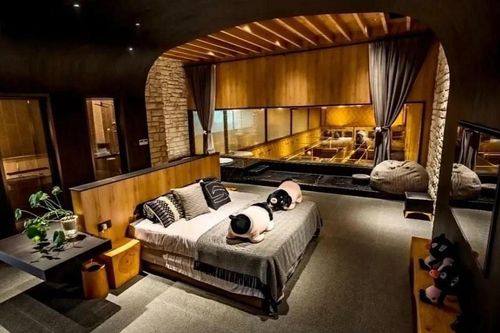 Kín chỗ khách sạn view chuồng lợn ở Trung Quốc