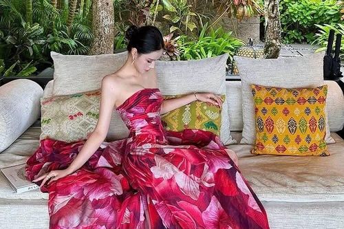 Áo váy vứt đi sau một lần du lịch ở Trung Quốc