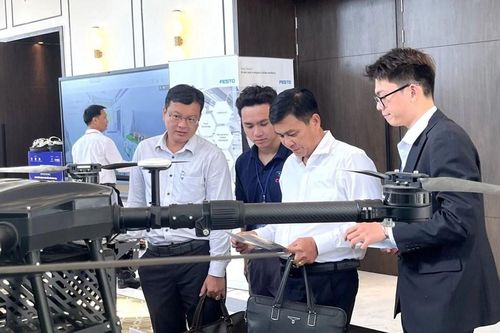 Vĩnh Long và Tập đoàn CT Group hợp tác về khoa học công nghệ và chuyển đổi số