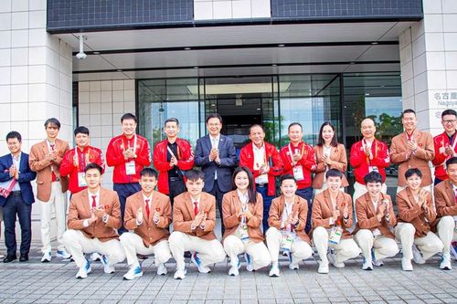Chủ tịch Ủy ban Olympic Việt Nam Nguyễn Văn Hùng thăm, động viên Đoàn Thể thao Việt Nam