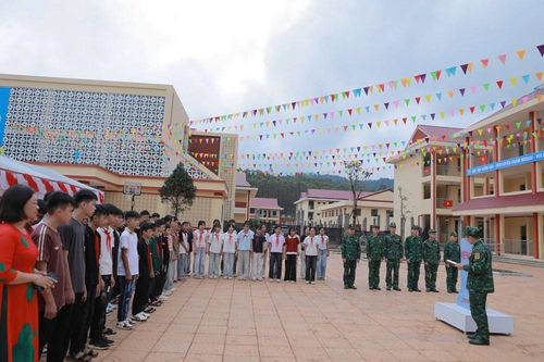 Vun đắp tình yêu Tổ quốc cho học sinh nơi biên giới Lạng Sơn
