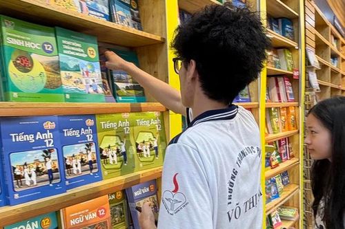 Thủ tướng chỉ đạo huy động tất cả nguồn lực, in ấn, cung ứng đủ sách giáo khoa, báo cáo trước 22/9