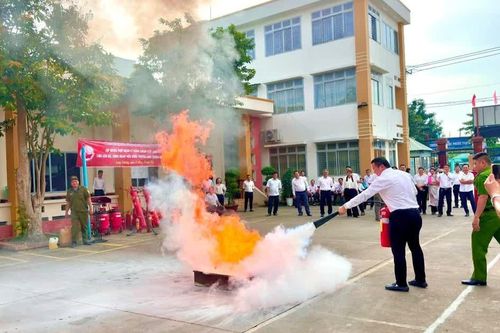 Phòng ngừa hiểm họa cháy nổ trong khu dân cư