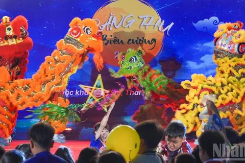 Trăng thu biên cương thắp sáng ước mơ nơi vùng đất anh hùng
