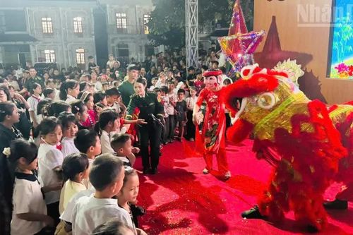 Ấm áp Trung thu nơi biên giới Sơn La