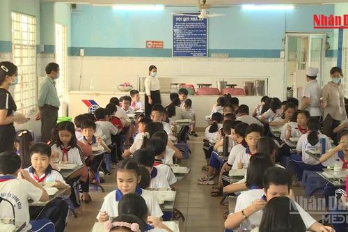 [Video] Trường học TP Hồ Chí Minh phải xử lý phản ánh về suất ăn bán trú trong 24 giờ