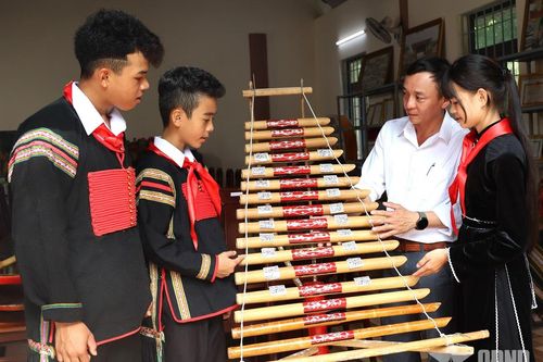 Đàn t'rưng kết hợp công nghệ số