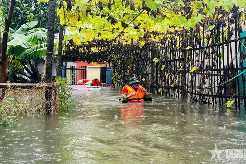 Nghệ An: Lực lượng vũ trang kịp thời giúp nhân dân khắc phục hậu quả mưa lũ