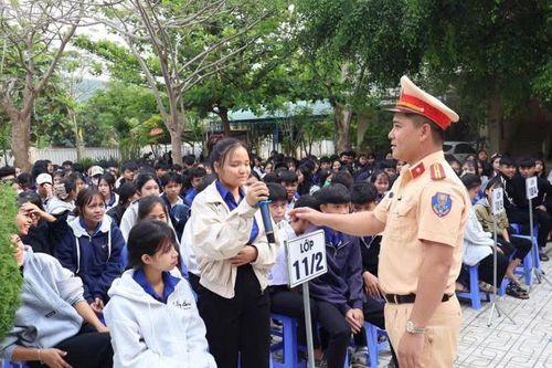 Giữ bình an trên những nẻo đường đến trường