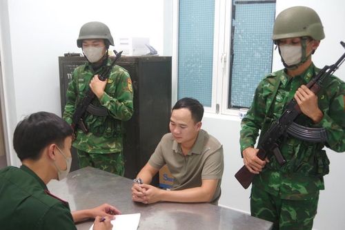 Triệt phá đường dây tổ chức đưa nhiều người nước ngoài xuất cảnh trái phép