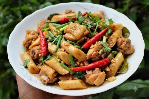 Thưởng thức món Gà nhảy bụi riềng - Thứ vị ngon gây thương nhớ giữa đại ngàn Trường Sơn