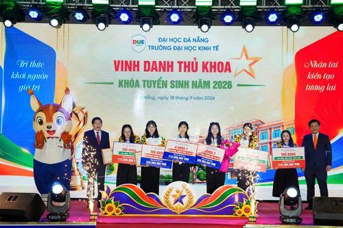Trường Đại học kinh tế Đà Nẵng vinh danh, trao thưởng sinh viên xuất sắc với tổng kinh phí hơn 13 tỷ đồng