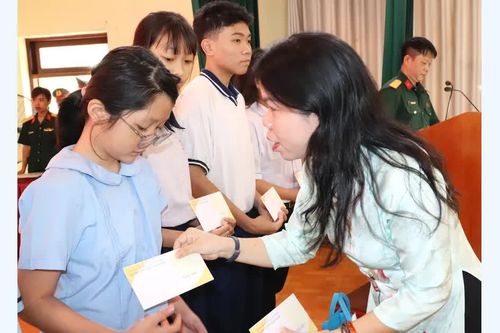 San sẻ yêu thương với người lao động gặp khó khăn