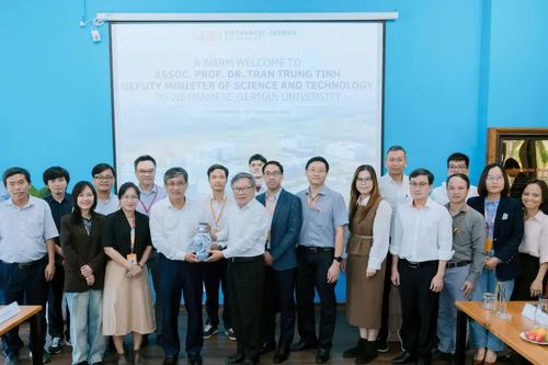 Thứ trưởng Bộ KH&CN thăm và làm việc tại Trường Đại học Việt Đức