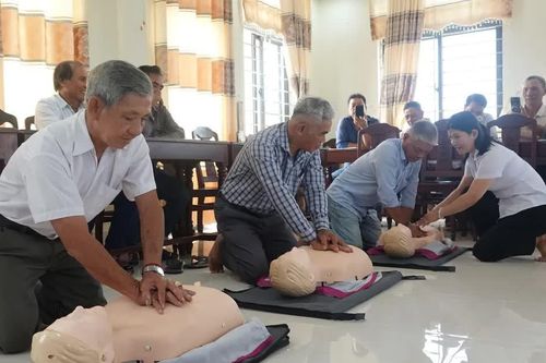 Huấn luyện kỹ năng cứu người giữa biển
